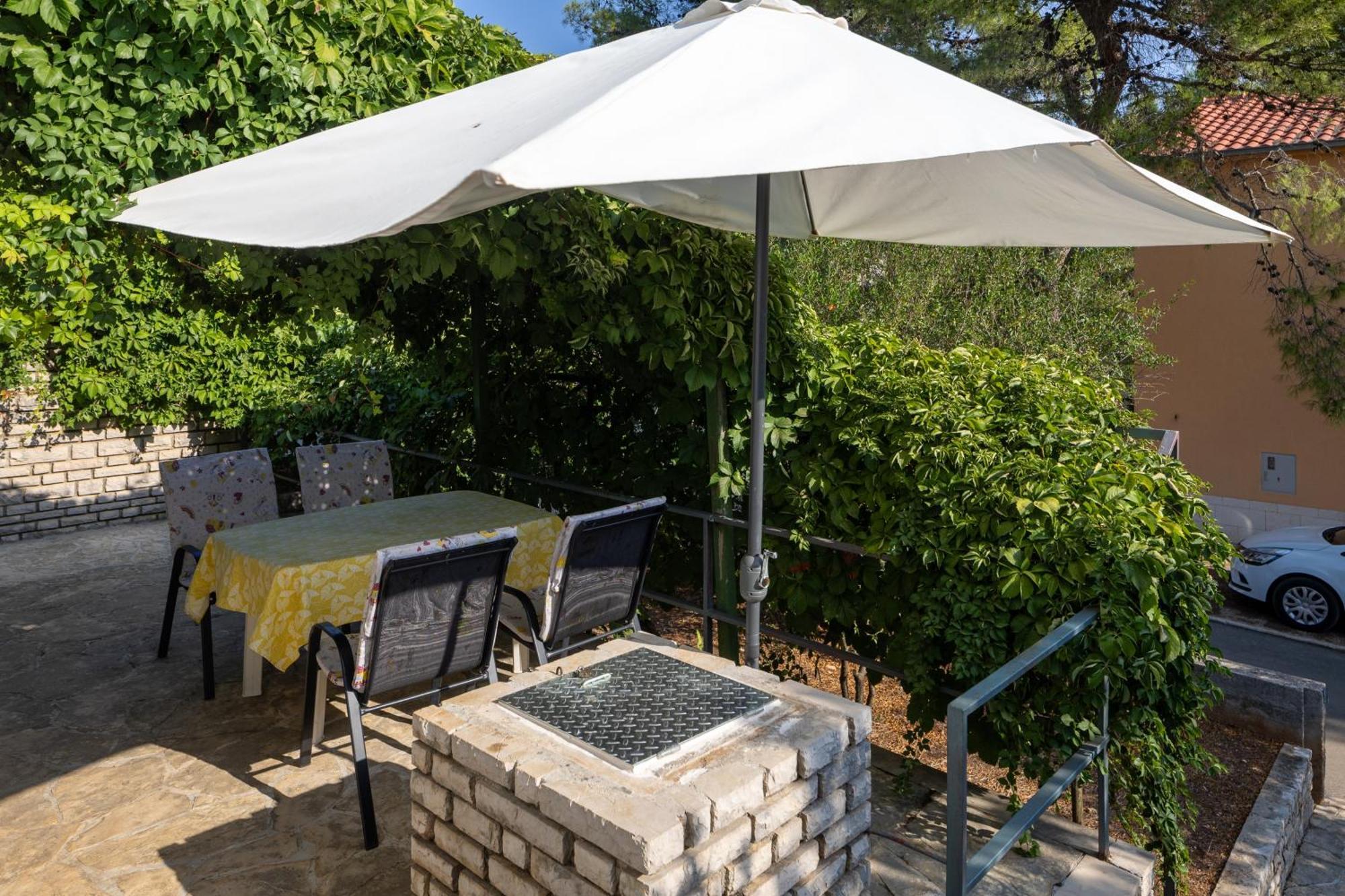 Apartments By The Sea Mudri Dolac, Hvar - 582 Vrboska Exterior photo
